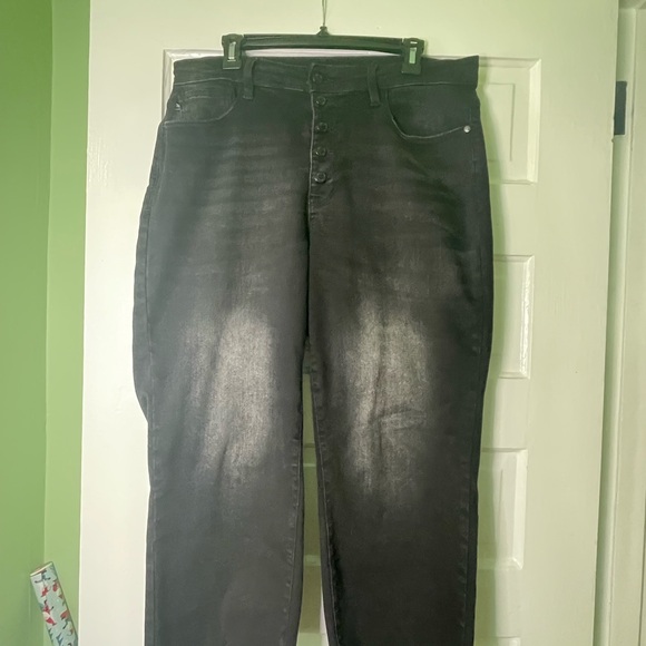 Judy Blue Black Jeans - Picture 3 of 5